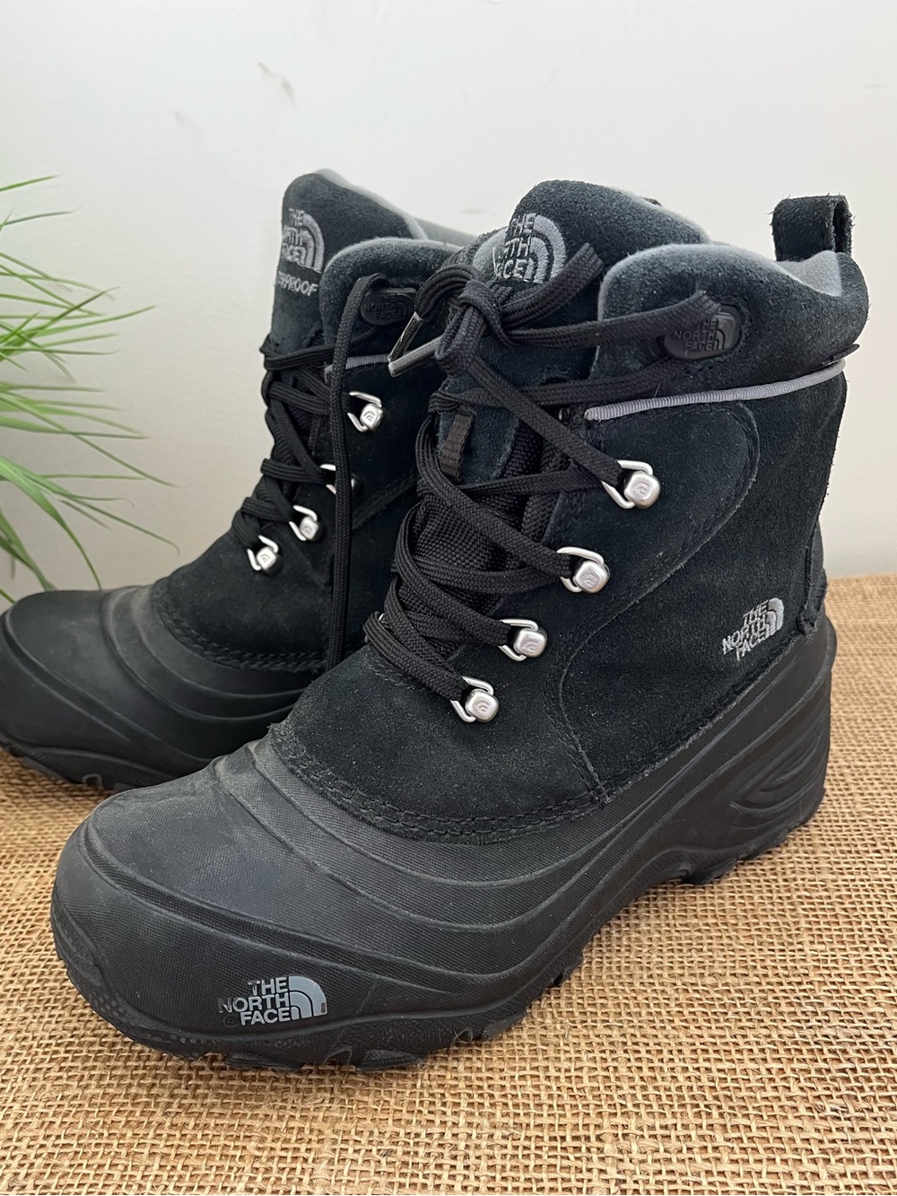 The North Face Kids Chilkat Lace II Kids HeatSeeker Winter Boots Black Size 5 - Picture 2 of 10